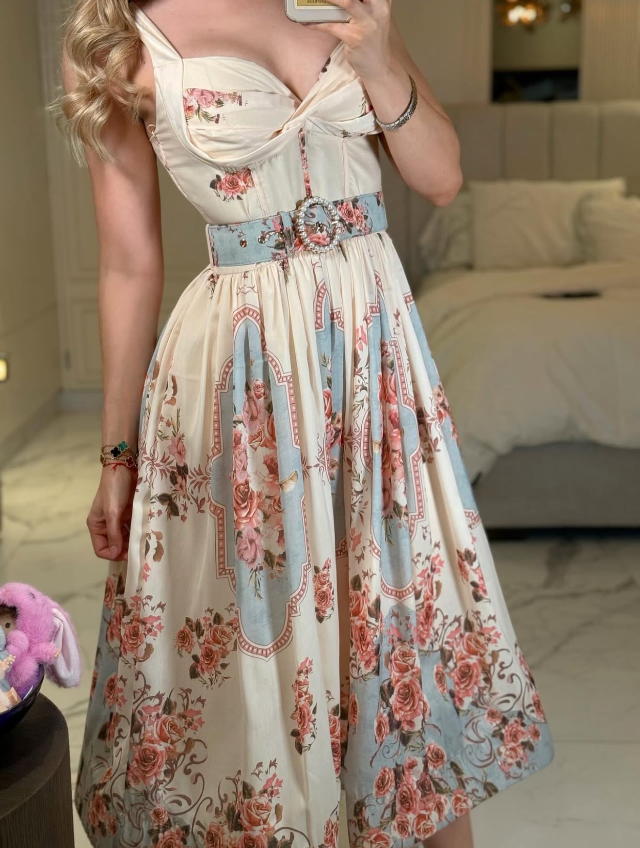 vestido beige cinto