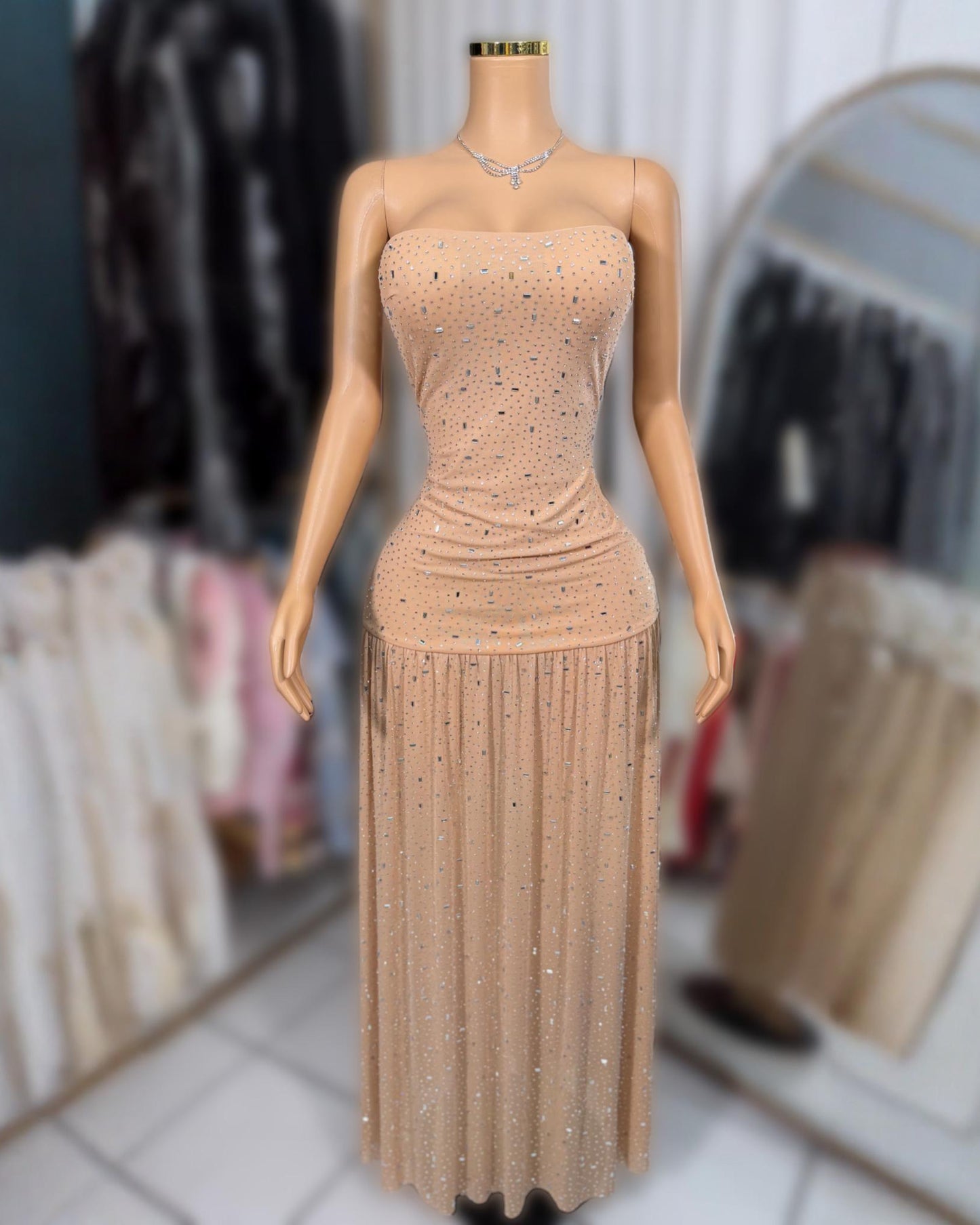Vestido nude pedrería ✨