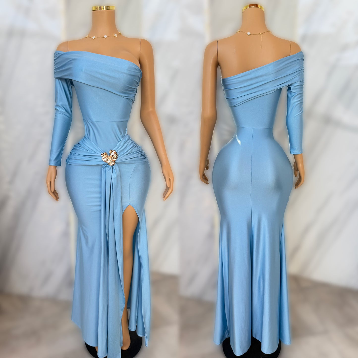 Vestido azul cielo broche dorado 🩵