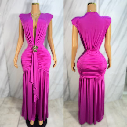 Vestido rosa broche dorado 🩷