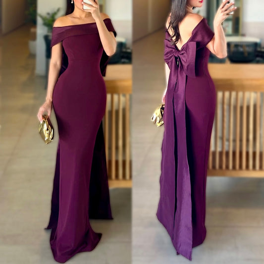 Vestido tinto moño 🍷