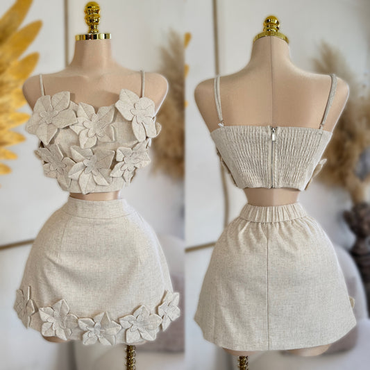 Set beige falda y blusa flores 🤍