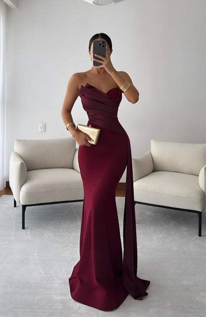 Vestido strapless tinto cauda ❤️