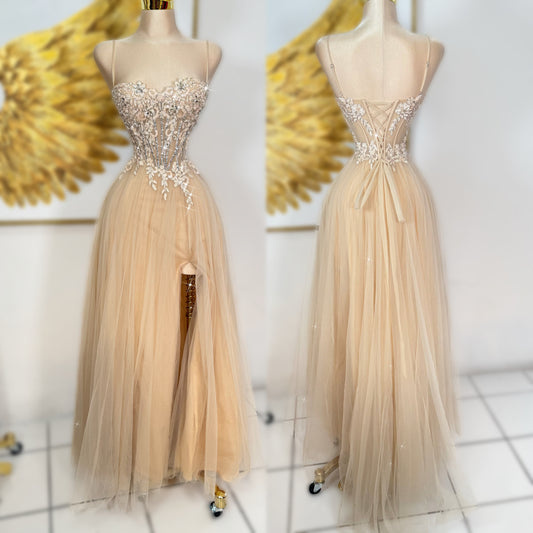 Vestido beige tulle pedrería ✨