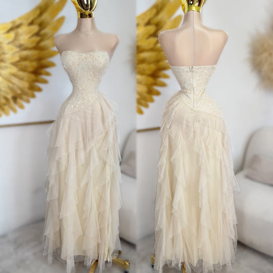 Vestido beige strapless detalles en lentejuelas ✨