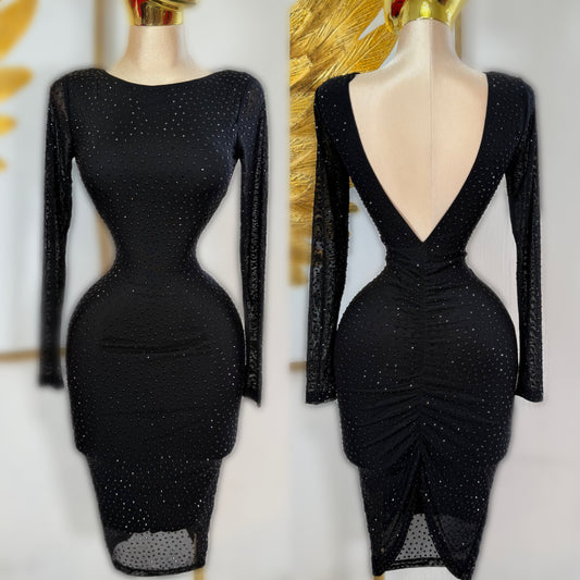 Vestido negro pedrería escote 🖤