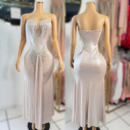 Vestido champagne strapless pedrería ✨