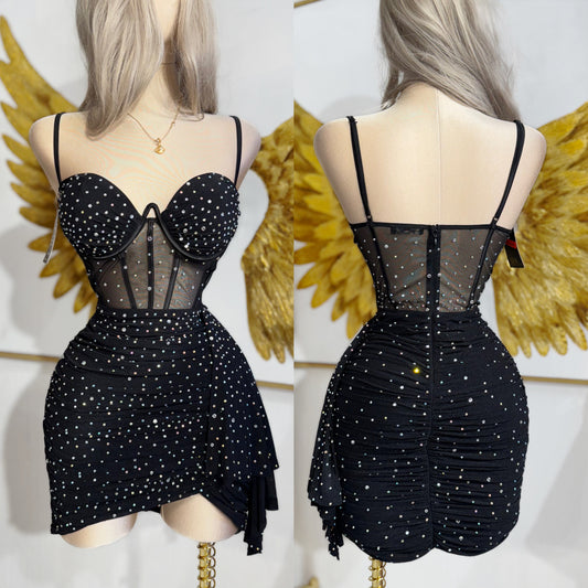 Vestido negro pedrería copas