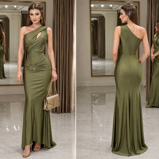 Vestido verde olivo broche dorado 💚✨