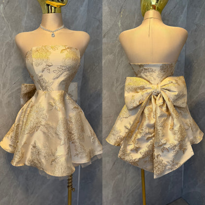 Vestido dorado moño ✨