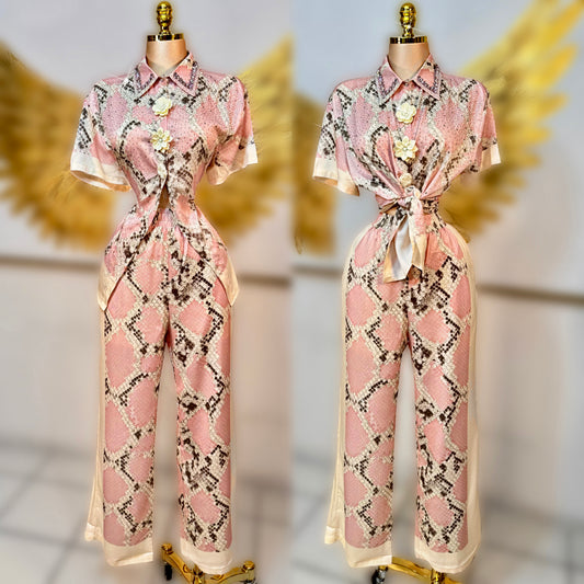Conjunto rosa satín detalles en pedrería 🌸
