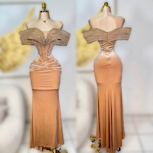 Vestido nude terciopelo y pedrería ✨